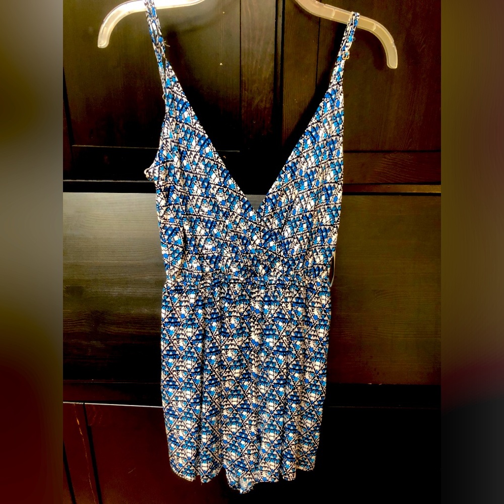 BLUE RAIN by FRANCESCA'S surplus wrap blue geometric Tie back Romper‎ medium NWT
